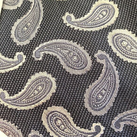 JOSEPH ABBOUD gray silver paisley 100 % silk long length 31 1/2 inches - Picture 3 of 6